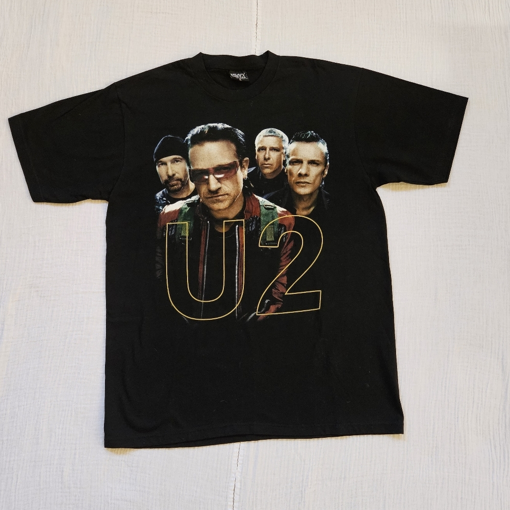 U2 black Tshirt